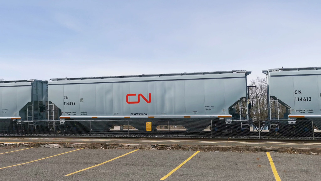 CN 114599